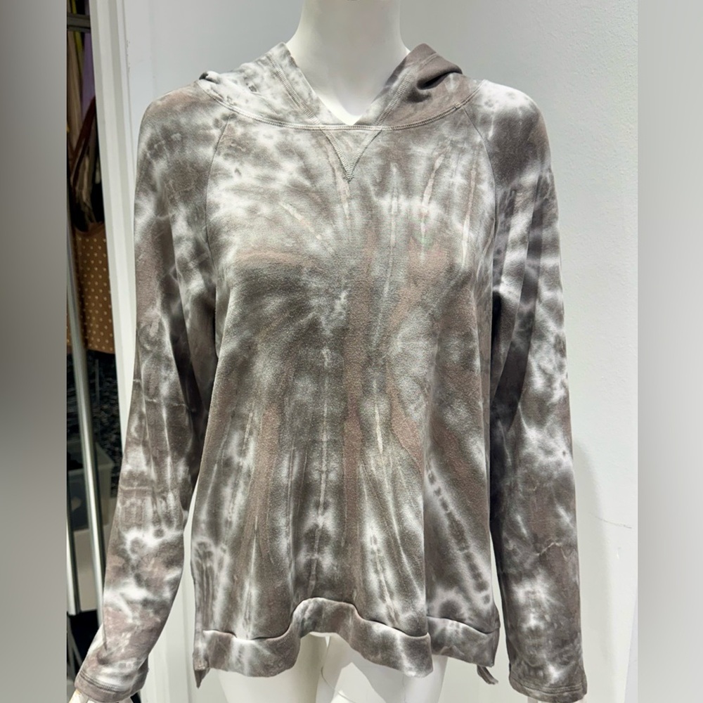 Hard Tail tie dye hoodie size medium in cloud fabric that is super soft